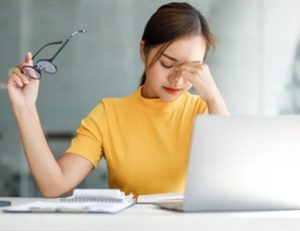 神保町野本歯科医院で、スマホが原因で歯が痛む原因について解説