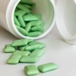 神保町野本歯科医院で、キシリトールガムとリカルデントガムの違いについて解説