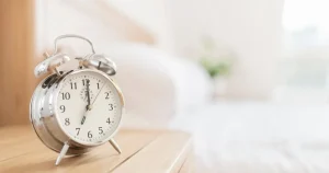 神保町野本歯科医院で、「寝すぎ」が歯周病を悪化させる！？睡眠と免疫力の意外な関係について解説