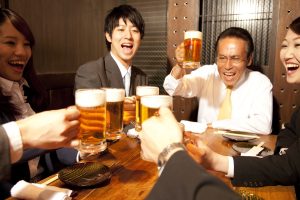 神保町野本歯科医院でお酒を飲むと歯や歯ぐきがズキズキ痛む原因は？当日・翌日の痛みのメカニズムと対処法について解説
