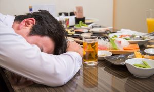 神保町野本歯科医院でお酒を飲むと歯や歯ぐきがズキズキ痛む原因は？当日・翌日の痛みのメカニズムと対処法について解説