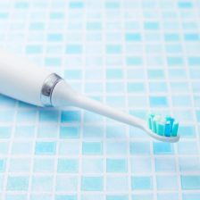 神保町野本歯科医院で、電動歯ブラシで歯周病が悪化する！？電動歯ブラシが「向いている人・向いていない人」について解説
