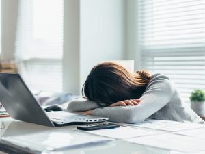 神保町野本歯科医院で、若年層の誤嚥性肺炎について解説