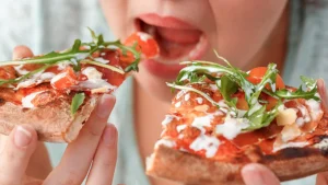 神保町野本歯科医院で、「寝すぎ」が歯周病を悪化させる！？睡眠と免疫力の意外な関係について解説