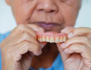 神保町の歯医者、神保町野本歯科医院でおならが多いのは歯が原因?「呑気症(空気嚥下症)」について解説