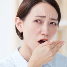 神保町の歯医者、神保町野本歯科医院で更年期女性を襲う舌の痛み。「口腔灼熱症候群」の原因と治療法について解説